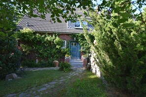 Apartment | Exterior - Wohnung mit Terrasse im Ostseebad (Boltenhagen)