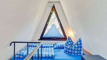 House | 1 bedroom, individually furnished, bed sheets