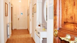 Room - Elegant Apartment in Heart of Rome near Vatican (Rome)