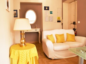 Apartment | Living room - Elegant Apartment in Heart of Rome near Vatican (Rome)