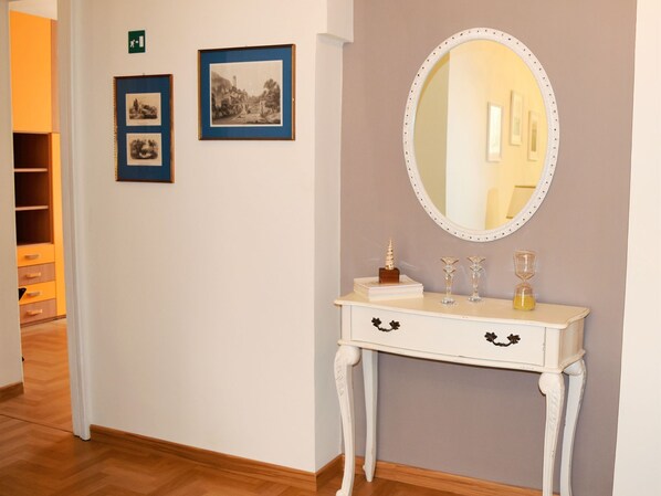 2 bedrooms, cots/infant beds, bed sheets - Elegant Apartment in Heart of Rome near Vatican (Rome)