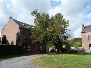 Exterior - Modern Holiday Home in Houyet With Forest Nearby (Houyet)