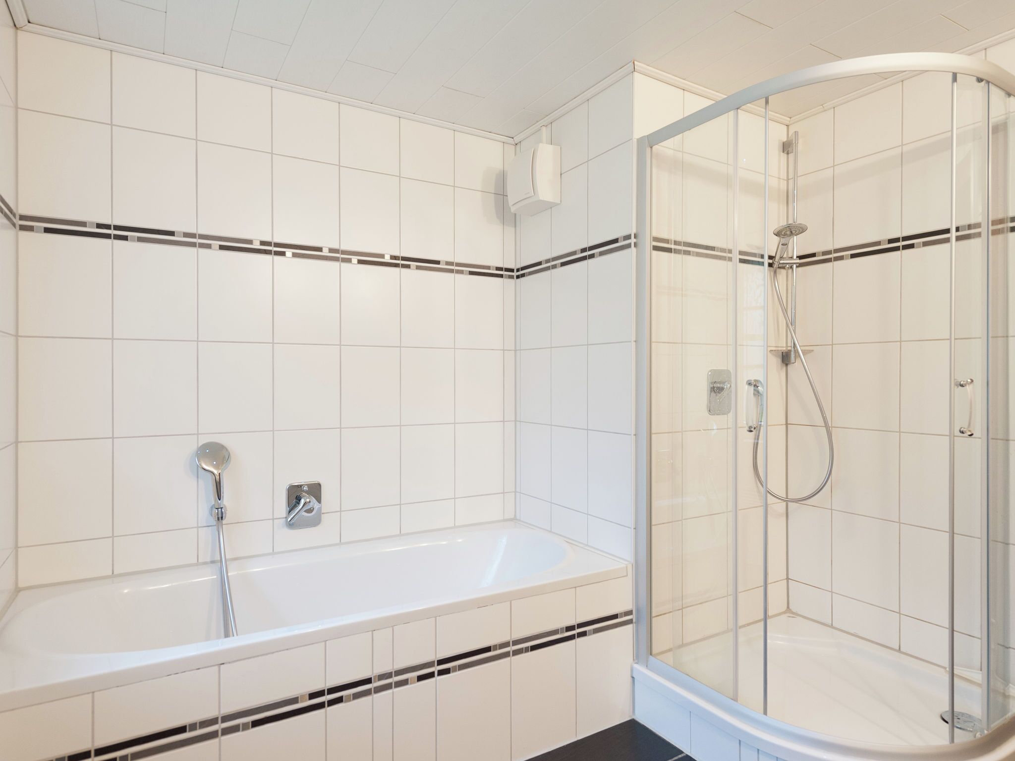 House | Bilik Mandi | Tab mandi 