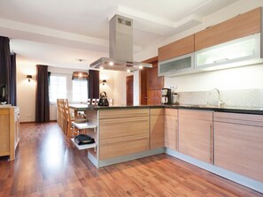 House | Private kitchen | Fridge, microwave, oven, dishwasher - Countryside Holiday Home in Klingenthal Saxony With Terrace (Klingenthal)