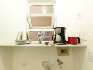 Apartamento econômico | Cozinha privada | Frigobar, talheres/pratos/utensílios de cozinha