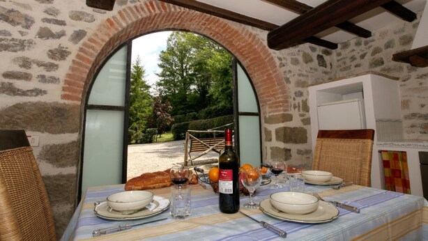 House | Private kitchen - Holiday House with Pool & Large Garden Overlooking Lake near Tuscany (Lisciano Niccone)