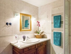 House | Bathroom