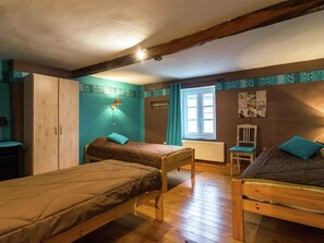 House | 5 bedrooms, individually furnished, bed sheets