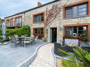 House | Dining - Scenic Retreat in Gimnee (Doische)