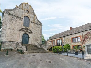 House | Exterior - Scenic Retreat in Gimnee (Doische)