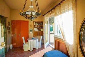 Dining - Elegant Countryside Villa (Montefiascone)