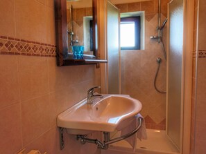 House | Bathroom - Spacious Tuscan Farmhouse (Asciano)