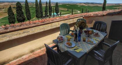 Spacious Tuscan Farmhouse