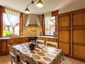 House | Private kitchen - Spacious Family Home (Heuvelland)