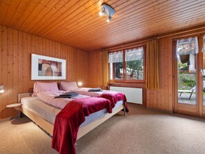 2 bedrooms, travel crib, free WiFi - Lovely apartment for 4 guests with WIFI, TV, patio and pets allowed (Grächen)