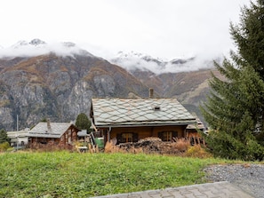 Exterior - Lovely apartment for 4 guests with WIFI, TV, patio and pets allowed (Grächen)