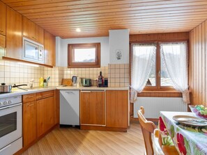 Microwave, oven, dishwasher, dining tables - Lovely apartment for 4 guests with WIFI, TV, patio and pets allowed (Grächen)