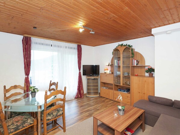 Apartment | Dining