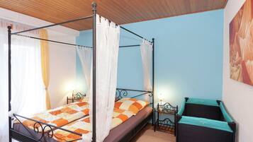 Apartment | 2 bedrooms, individually furnished, bed sheets