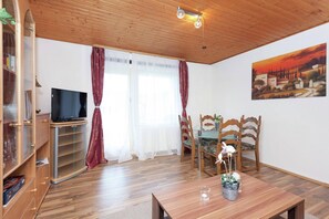 Apartment | Dining