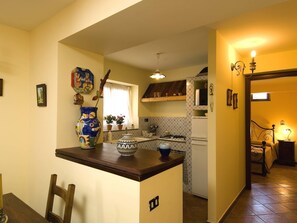 Nhà | Bếp riêng | Tủ lạnh, lò vi sóng, lò nướng, ghế cao cho trẻ em 