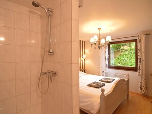 Chalet | Bathroom | Shower - Beautiful Chalet Near the Forest in Malmedy (Malmedy)