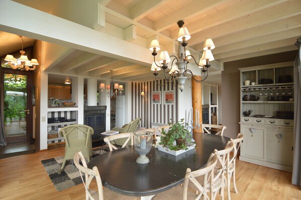 Chalet | Dining