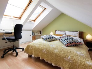 Apartment | 1 bedroom, bed sheets
