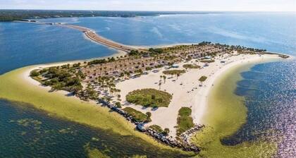 Vacation in the Unspoiled Coastal Vibe at the Sponge Docks!