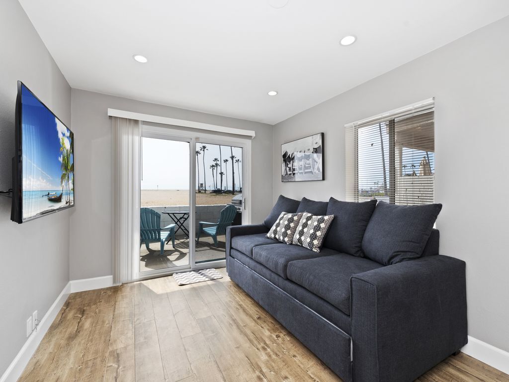 Condo, 1 phòng ngủ, sân hiên, quang cảnh biển (5) | Phòng khách | TV màn hình phẳng 