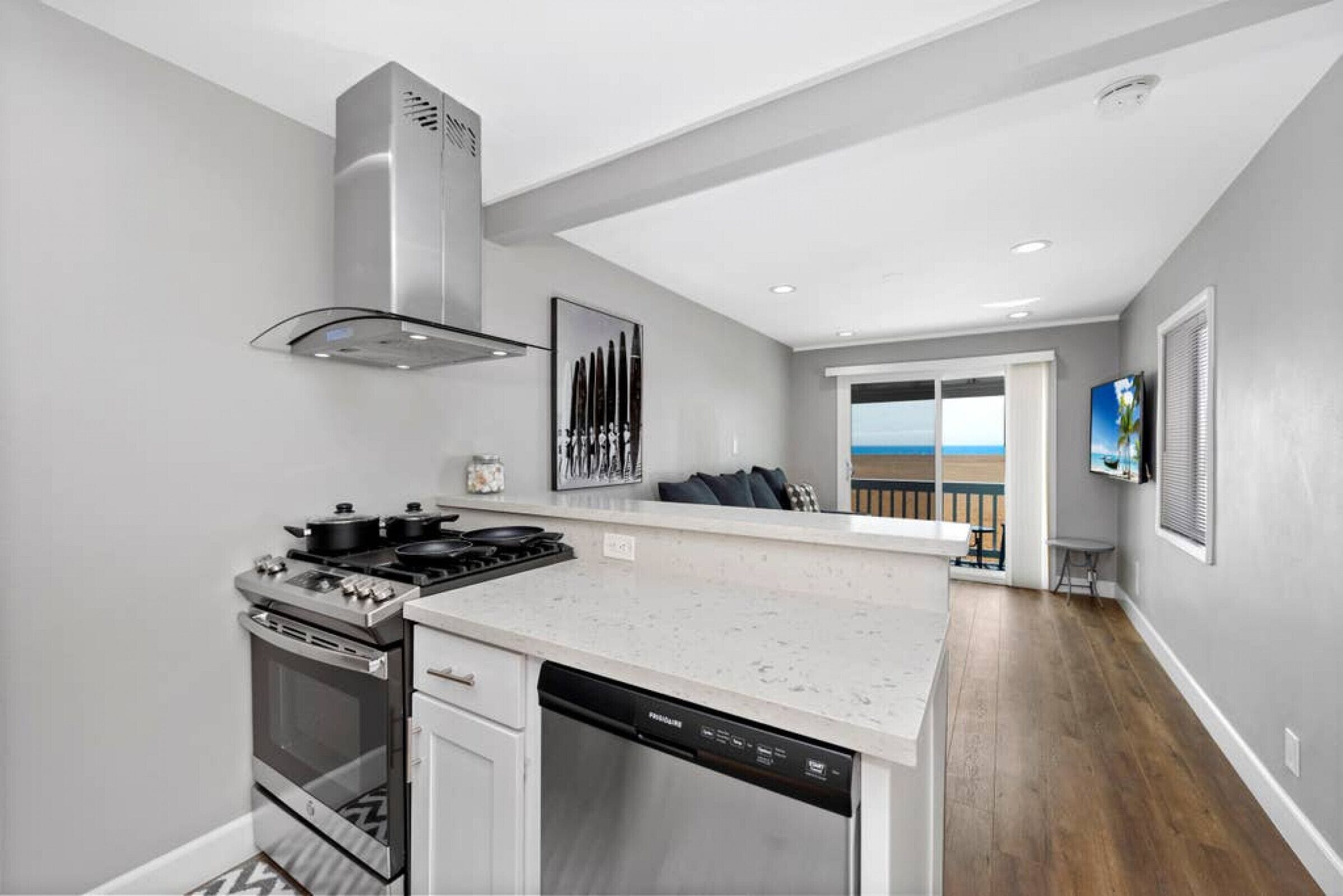 Condo, 1 Bedroom, Balcony, Ocean View (10) | Private kitchen | Fridge, microwave, oven, stovetop