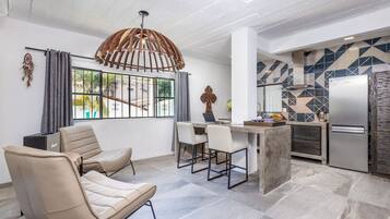 50-inch Smart TV with cable channels, TV, Netflix