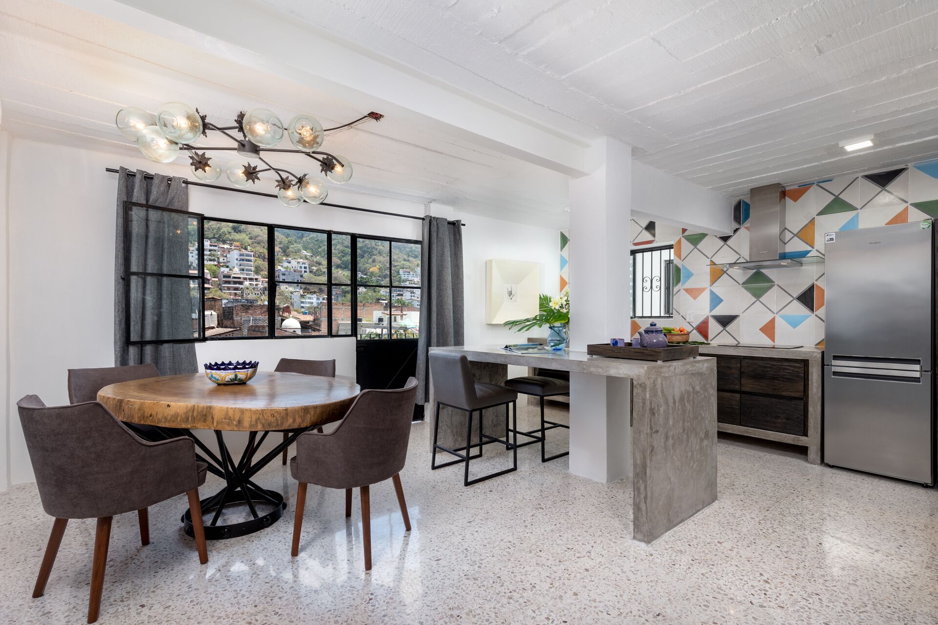 Cuale Condos 2 Bedroom #401 Romantic Zone | In-room dining