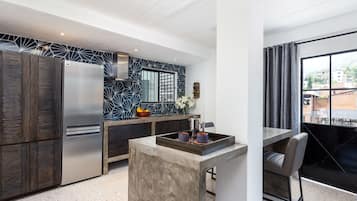 Full-size fridge, microwave, stovetop, electric kettle