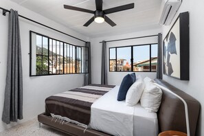 Sengetøy av topp kvalitet, Tempur-Pedic-senger og safe på rommet