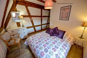 2 bedrooms, iron/ironing board, travel cot, free WiFi - Exceptional apartment in the heart of Riquewihr - Vineyard view (Riquewihr)