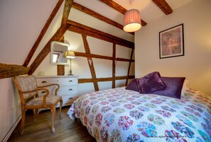 2 bedrooms, iron/ironing board, travel crib, free WiFi