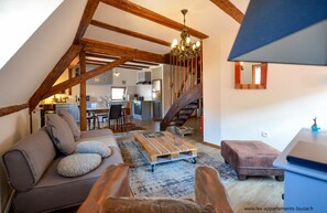 Televisión, reproductor de DVD y libros