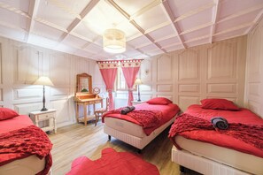 2 bedrooms, iron/ironing board, travel crib, free WiFi - Peace and authenticity in the center of Riquewihr (Riquewihr)