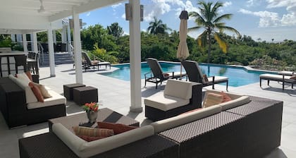 LUXURY 4 BEDROOM VILLA - JARDIN CREOLE TERRES BASSE - JUST TWO MINUTES TO BEACH