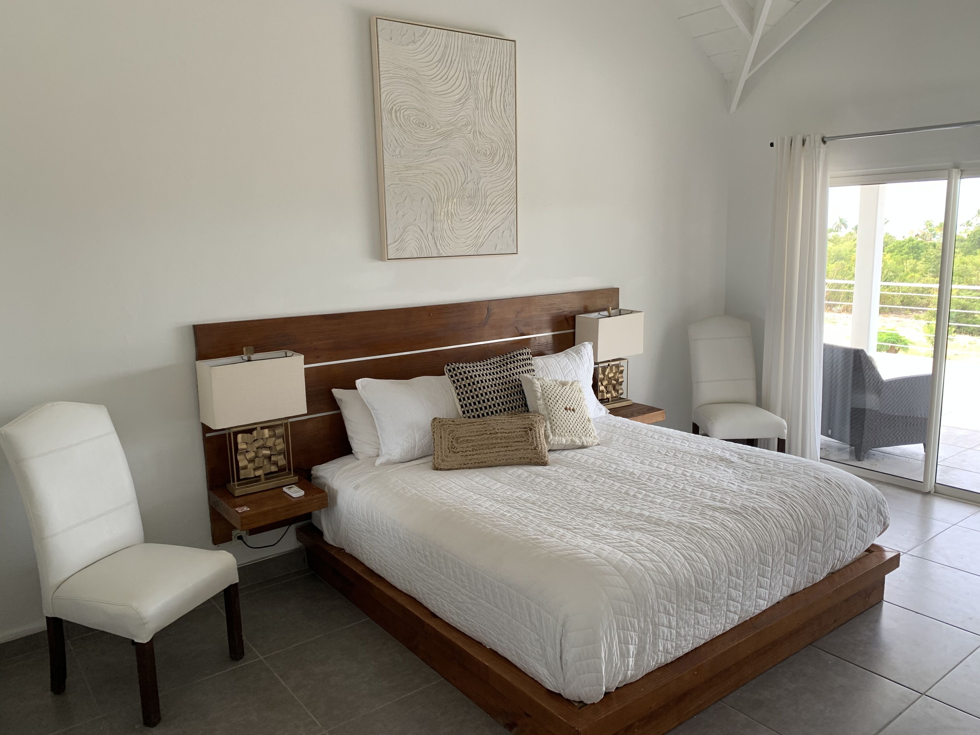 4 bedrooms, in-room safe, iron/ironing board, free WiFi