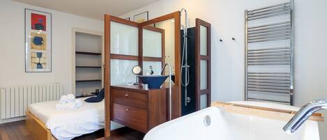 1 多间卧室、熨斗/熨衣板、免费 WiFi、床单