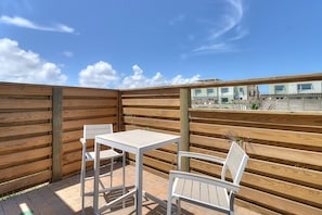 Standard Room, 1 King Bed with Sofa bed, Patio, Pool View (Studio w/ Patio - King Bed & Sofa Bed) | Terrace/patio