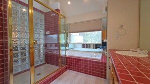 House, Multiple Beds, Hot Tub | Bathroom
