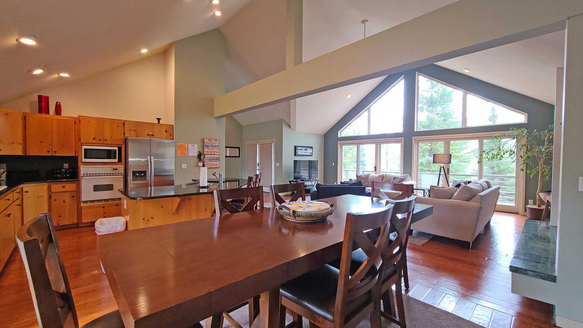 House, Multiple Beds, Hot Tub | Private kitchen | Fridge, microwave, stovetop, coffee/tea maker