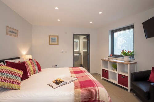 The Mount,  2 ensuite double rooms by The Royal William Yard