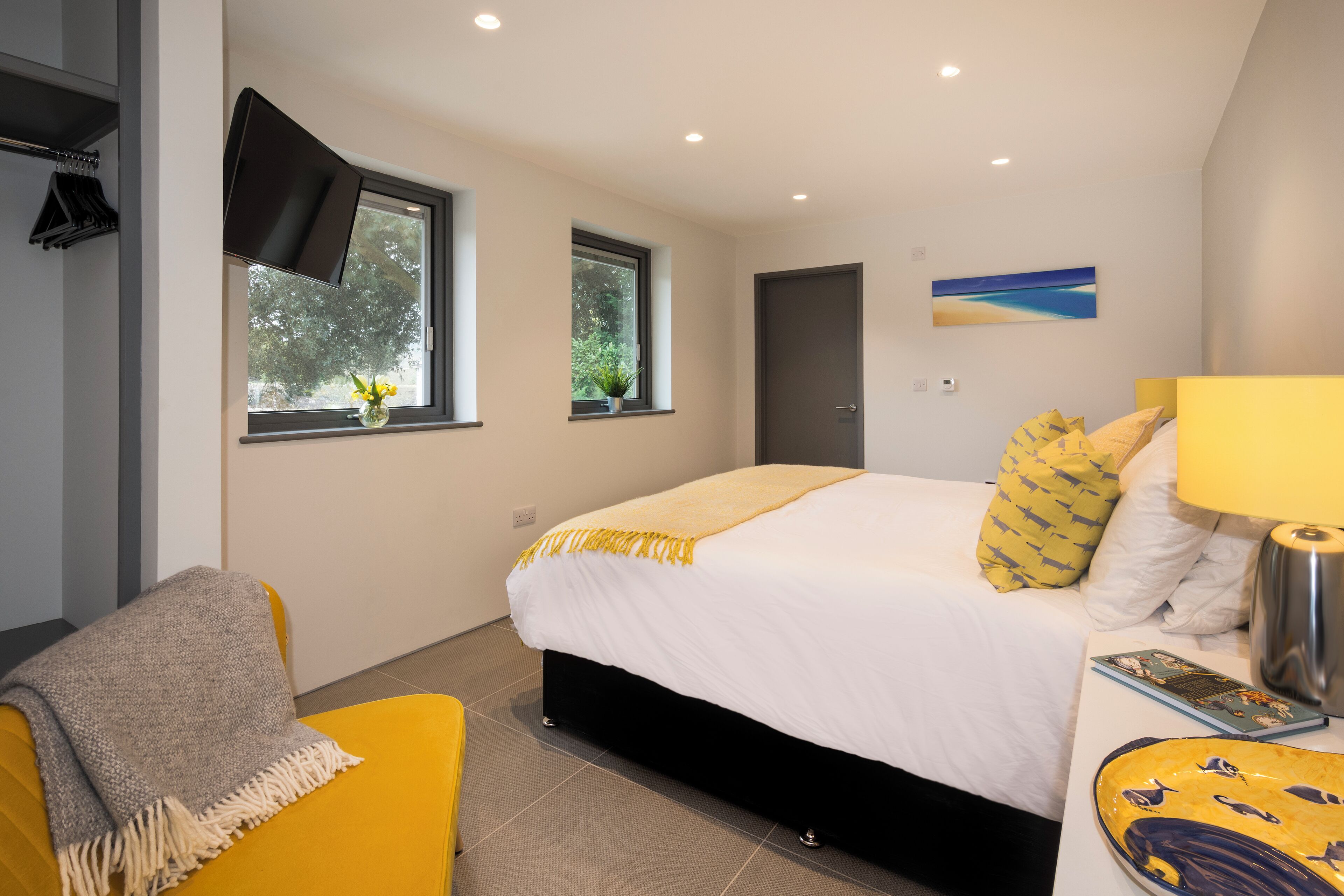 2 bedrooms, travel cot, free WiFi, bed sheets