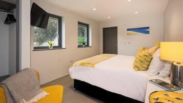 2 bedrooms, travel cot, free WiFi, bed sheets