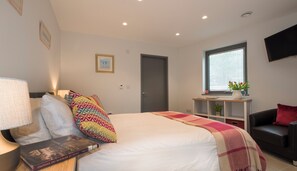 2 bedrooms, travel cot, free WiFi, bed sheets - The Mount,  2 ensuite double rooms by The Royal William Yard (Plymouth)