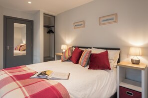2 bedrooms, travel crib, free WiFi, bed sheets - The Mount,  2 ensuite double rooms by The Royal William Yard (Plymouth)